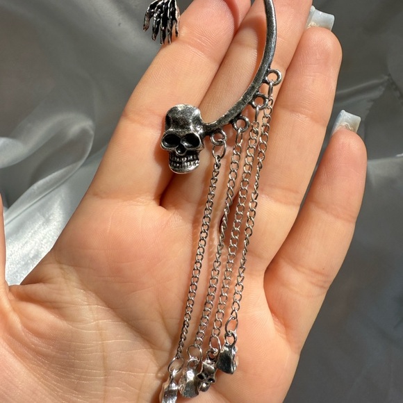 Halloween gothic Silver Skull Chain Ear Cuff - Picture 8 of 8